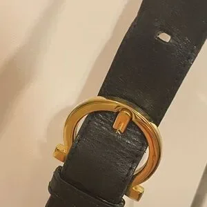 新品未使用　FERRAGAMO ブラックレザーベルト 紙袋付き Salvatore Ferragamo ブラックレザーベルト